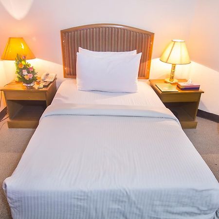 Hotel Swiss Park Dhaka Buitenkant foto