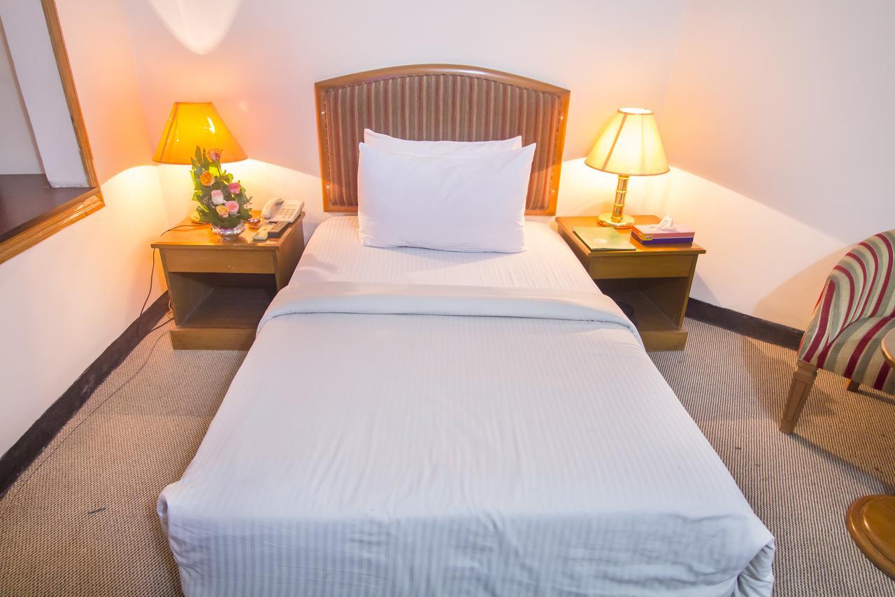 Hotel Swiss Park Dhaka Buitenkant foto