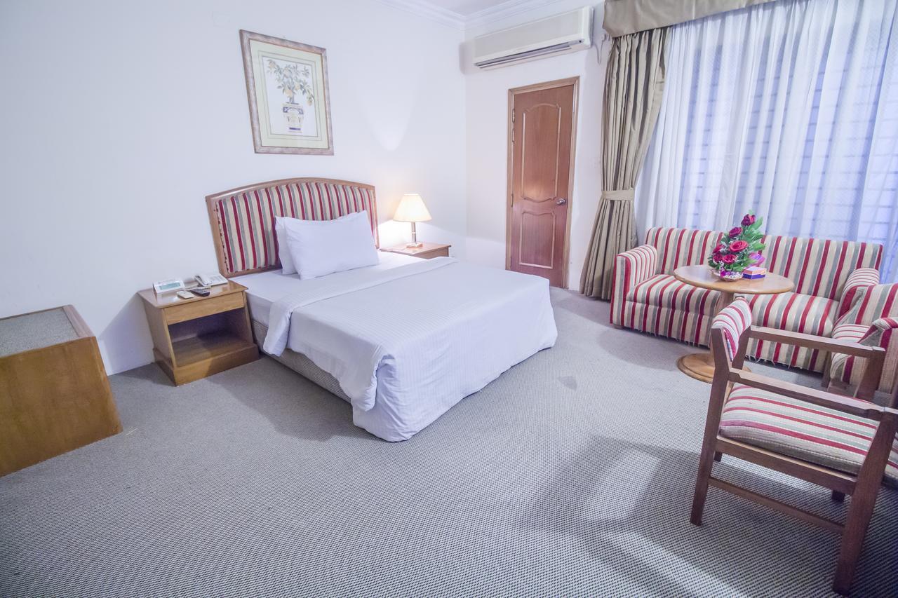 Hotel Swiss Park Dhaka Buitenkant foto