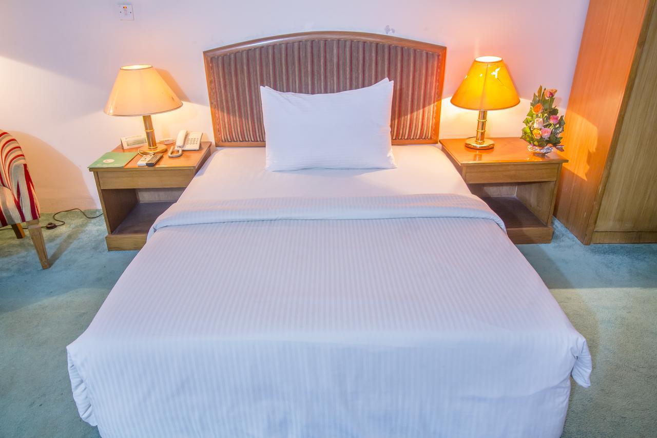 Hotel Swiss Park Dhaka Buitenkant foto