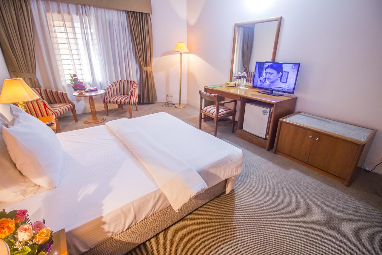 Hotel Swiss Park Dhaka Buitenkant foto