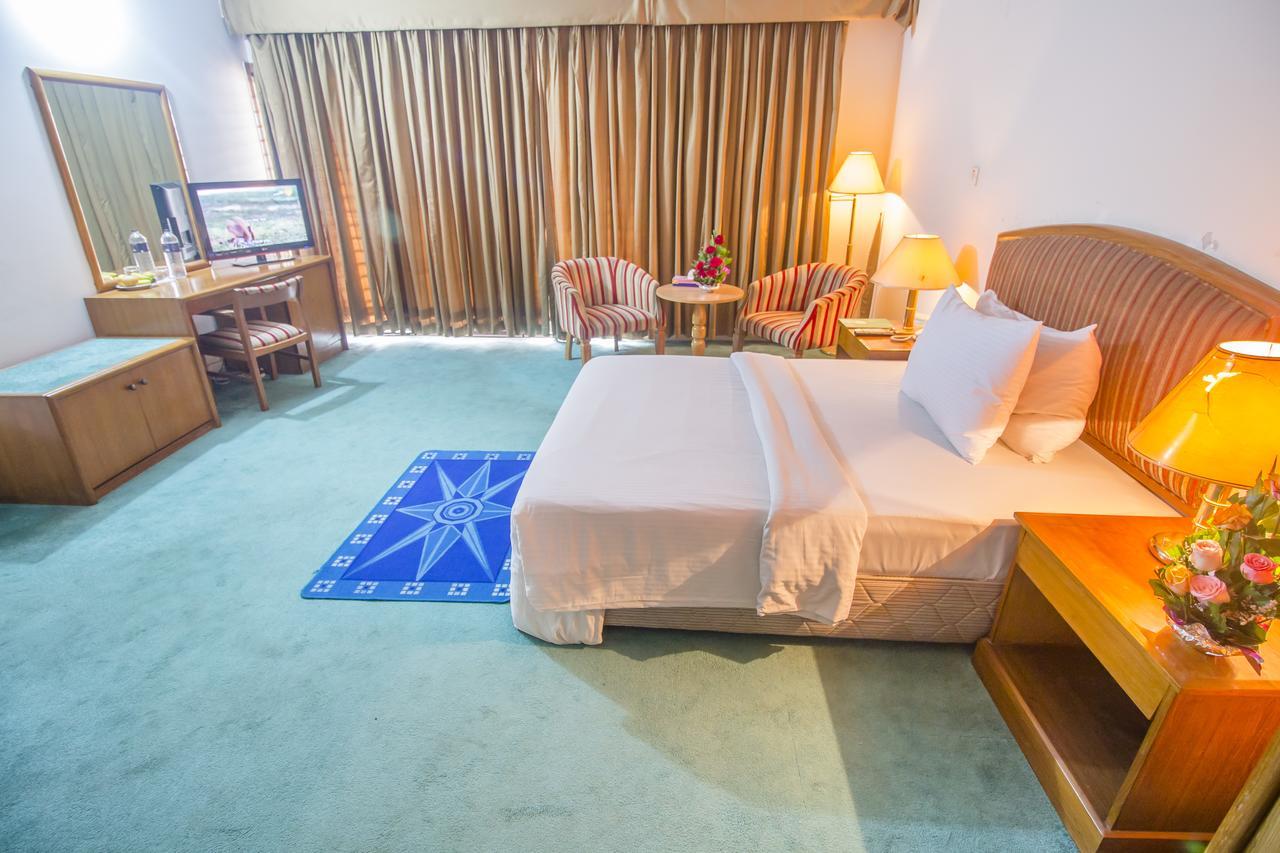 Hotel Swiss Park Dhaka Buitenkant foto