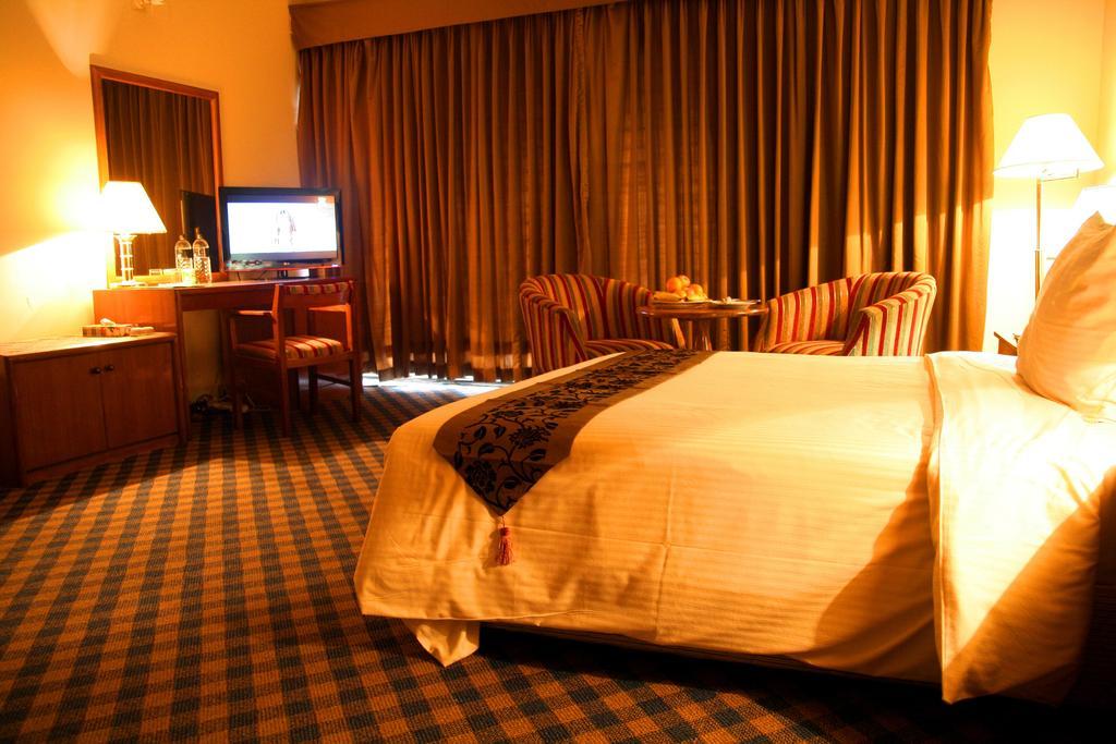Hotel Swiss Park Dhaka Buitenkant foto